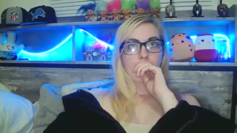 Snapshot of haileyakuma69 chatting on February 24, 2025, 1:35 am Hailey and d online show from February 24, 2025, 1:35 am