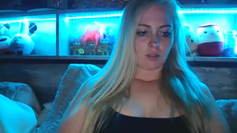 Snapshot of haileyakuma69 chatting on October 5, 2025, 11:13 pm Hailey and d online show from October 5, 2025, 11:13 pm