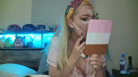 Snapshot of haileyakuma69 chatting on November 12, 2025, 12:22 am Hailey and d online show from November 12, 2025, 12:22 am