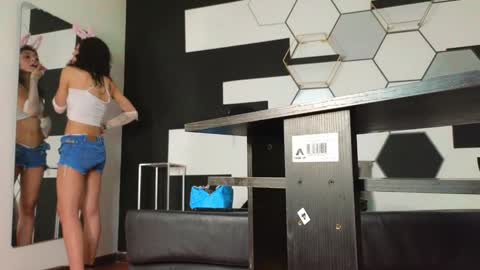 haileycat_ online show from January 17, 2025, 2:18 am