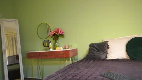 Hailey online show from February 25, 2025, 4:24 am