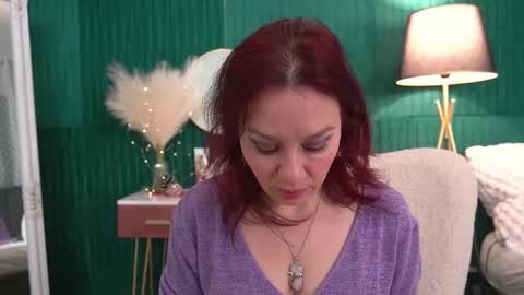 Hailey online show from December 16, 2025, 3:33 am