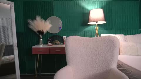 Snapshot of haileymoon85 chatting on February 4, 2026, 4:51 am Hailey online show from February 4, 2026, 4:51 am