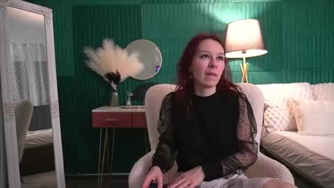 Snapshot of haileymoon85 chatting on February 14, 2026, 5:04 am Hailey online show from February 14, 2026, 5:04 am