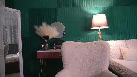 Snapshot of haileymoon85 chatting on February 19, 2026, 4:30 am Hailey online show from February 19, 2026, 4:30 am