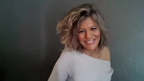 Snapshot of haileys123 chatting on February 16, 2026, 7:54 pm Hailey online show from February 16, 2026, 7:54 pm