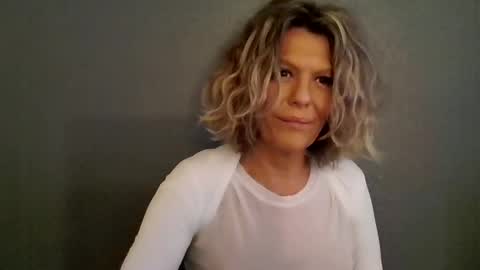 Snapshot of haileys123 chatting on February 23, 2026, 7:55 pm Hailey online show from February 23, 2026, 7:55 pm