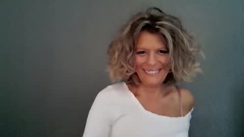 Snapshot of haileys123 chatting on February 25, 2026, 6:28 pm Hailey online show from February 25, 2026, 6:28 pm