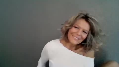 Snapshot of haileys123 chatting on February 27, 2026, 6:52 pm Hailey online show from February 27, 2026, 6:52 pm