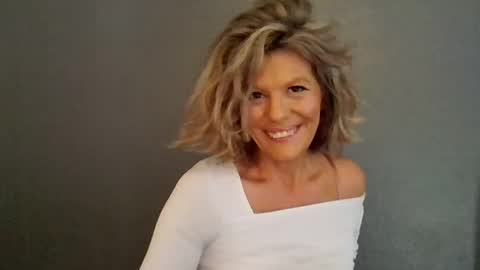 Snapshot of haileys123 chatting on February 28, 2026, 6:20 pm Hailey online show from February 28, 2026, 6:20 pm