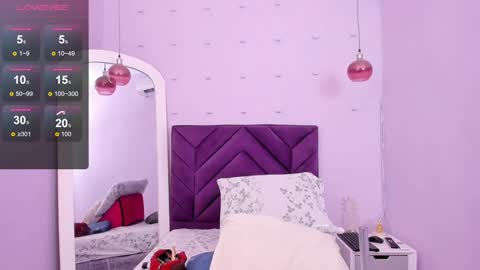 haileystonei online show from January 13, 2025, 11:41 am
