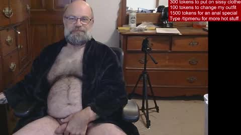 HairyDaddyBear69 online show from May 9, 2026, 12:10 pm