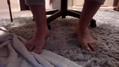 Hairy Daddy Feet online show from November 18, 2025, 1:11 am