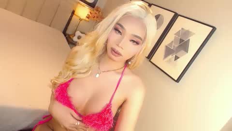 YOUR SIDECHIC HAILEY online show from September 10, 2025, 11:32 am