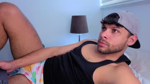 Independent       model  online show from November 30, 2025, 7:07 pm