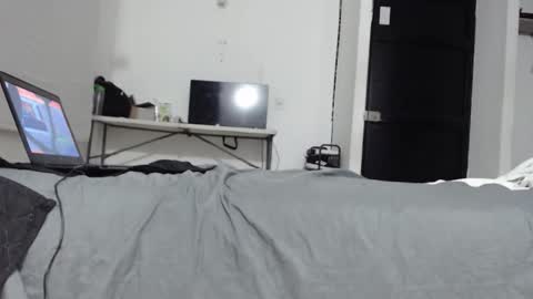 halfenaked17 online show from November 18, 2025, 11:48 pm