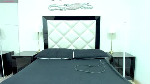 halina_bach online show from March 5, 2025, 5:18 pm