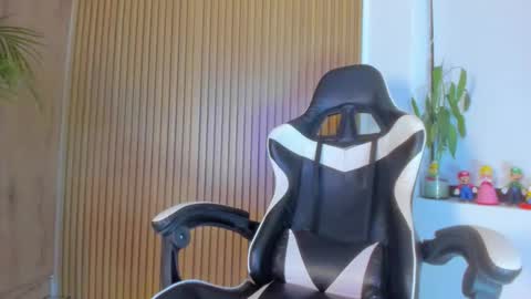 Anahis online show from October 14, 2025, 12:33 am