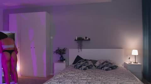 Mary online show from October 1, 2025, 2:12 pm