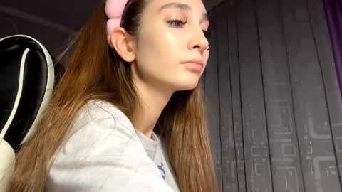 Holly online show from November 2, 2025, 3:14 pm