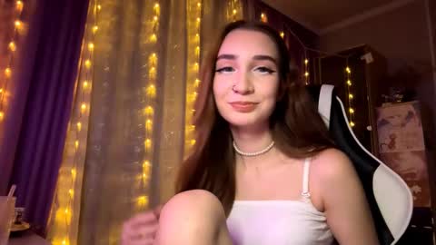 Holly online show from December 18, 2025, 5:41 pm