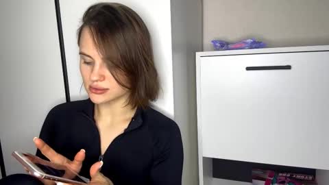 Holly online show from January 8, 2026, 11:51 pm