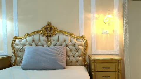 Hallie Stone online show from April 2, 2026, 12:03 pm