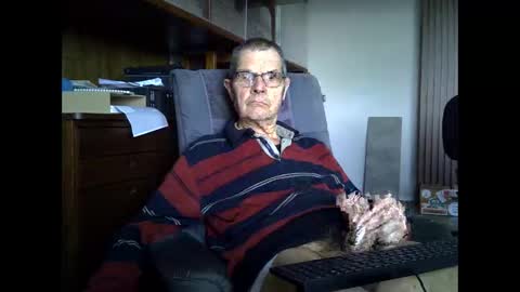 Snapshot of hamto65 chatting on January 9, 2026, 10:18 am Prefer men 80 online show from January 9, 2026, 10:18 am