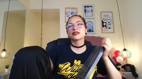 hanabie_ online show from April 29, 2026, 4:38 am