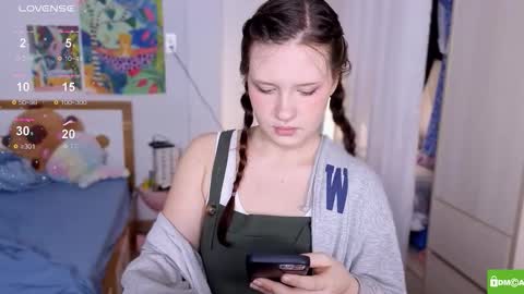 hanahwoods online show from November 27, 2025, 2:24 am