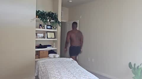 handsallover242 online show from September 28, 2025, 4:23 pm