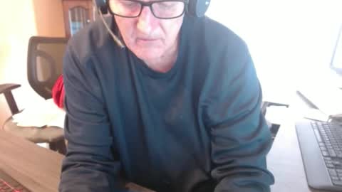 handsome_guy4u online show from April 1, 2026, 3:53 pm