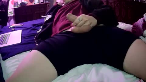 handsomedevil986055 online show from November 13, 2025, 12:09 am