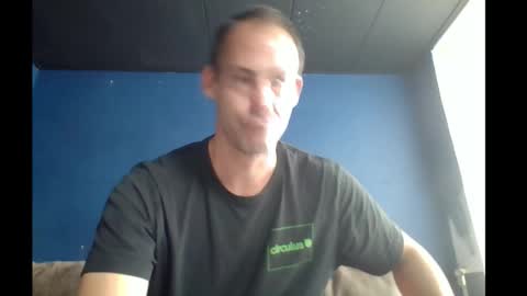 handsomeguy4ever online show from October 7, 2025, 1:52 pm