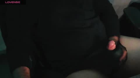 Snapshot of handyman732438 chatting on May 26, 2026, 12:01 pm handyman732438 online show from May 26, 2026, 12:01 pm