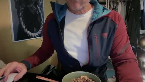 hanky online show from February 10, 2025, 9:47 am