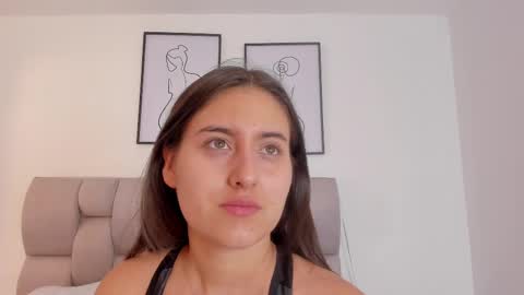 hanna__evans_ online show from September 11, 2025, 11:54 am