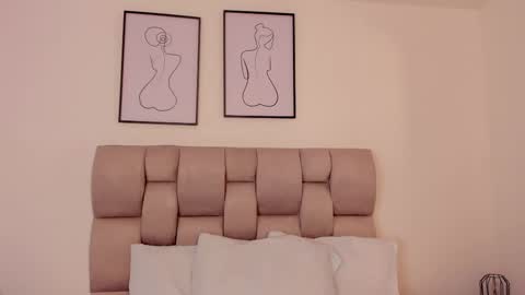 hanna__evans_ online show from September 17, 2025, 12:40 pm