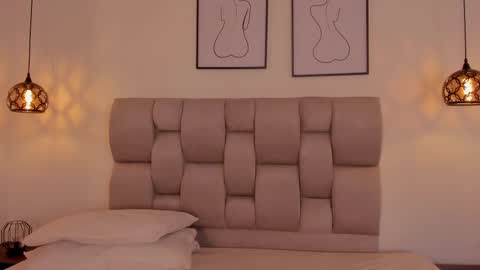 hanna__evans_ online show from September 22, 2025, 12:07 pm