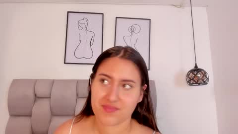 hanna__evans_ online show from November 5, 2025, 12:38 pm