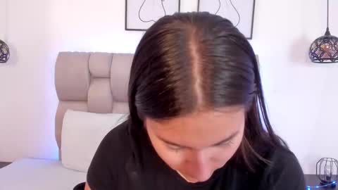 hanna__evans_ online show from December 16, 2025, 12:21 pm