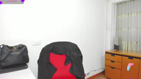 Sara online show from September 18, 2025, 3:25 pm