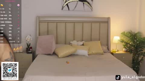 hanna_costtello online show from February 24, 2025, 2:40 am