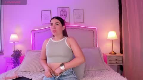 Snapshot of hanna_klover chatting on June 17, 2026, 12:18 pm Hanna Klover online show from June 17, 2026, 12:18 pm