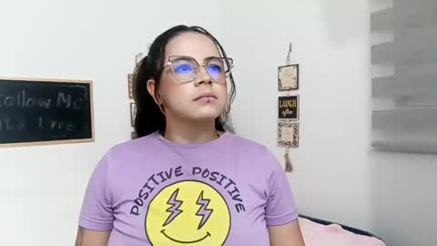 Snapshot of hanna_moons chatting on February 17, 2026, 11:07 am hanna_moons online show from February 17, 2026, 11:07 am