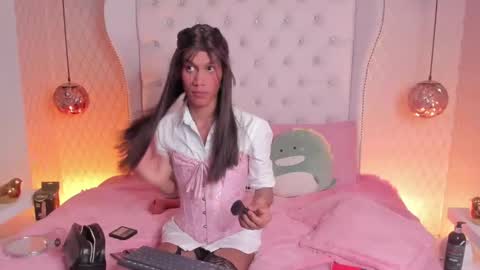 Snapshot of hanna_weston chatting on December 10, 2024, 10:37 pm hanna online show from December 10, 2024, 10:37 pm