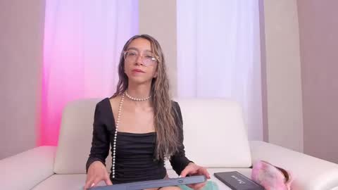 Hanna Carttier online show from June 1, 2026, 12:18 pm