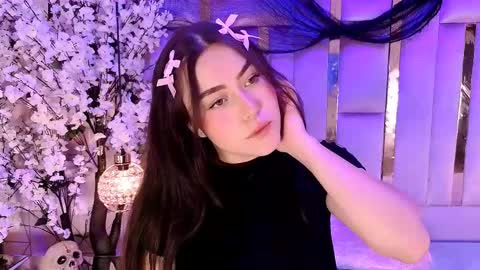 hannacollins_2 online show from November 10, 2025, 12:59 pm