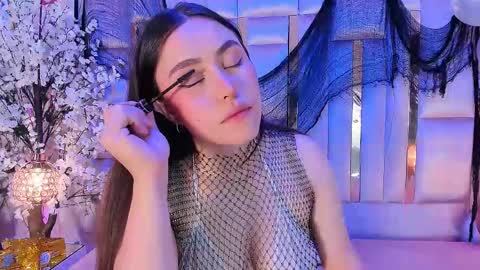 hannacollins_2 online show from December 5, 2025, 12:47 pm