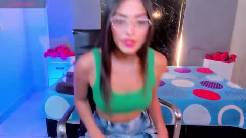 hannacooper3 online show from September 19, 2025, 7:36 pm